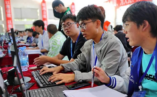 중국 대학생 프로그래밍 콘테스트에 참가한 중국 대학생/사진=중국 인터넷