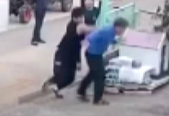 지난해 10월 13일 전남 무안의 한 주택가에서 70대 남성을폭행해 숨지게 한 10대가 징역 2년을 선고 받았다. JTBC ‘사건반장’ 캡처