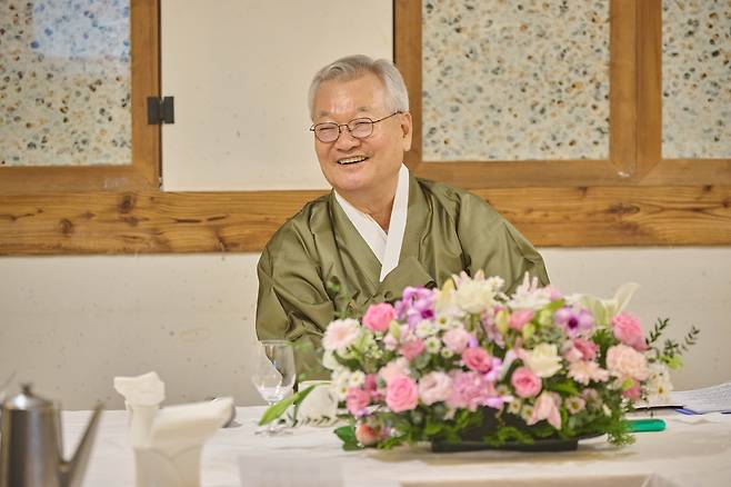 10월 17일 서울 종로구 세종문화회관에서 열린 제20회 창신제 기자간담회에서 윤영달 크라운해태제과 회장이 이야기를 하고있다. [크라운해태제과 제공]