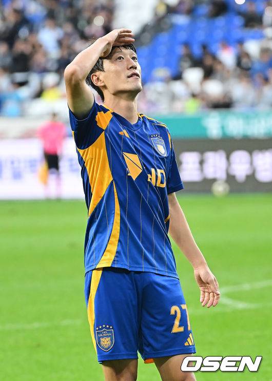 [OSEN=울산, 이석우 기자] 울산 HD 이청용 070 2025.10.18 / foto0307@osen.co.kr