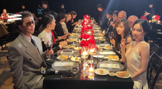 더블유코리아(W코리아) 유방암 행사. 더블유코리아(W코리아) 공식 인스타그램 갈무리