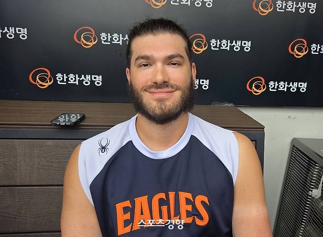 한화 코디 폰세가 19일 대전 한화생명볼파크에서 인터뷰하고 있다. 유새슬 기자