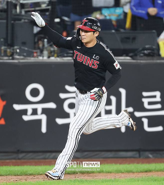 ▲ 오지환은 전반기에 부진했으나 후반기 들어 완연히 살아난 타격감이 기대를 모은다 ⓒ곽혜미 기자