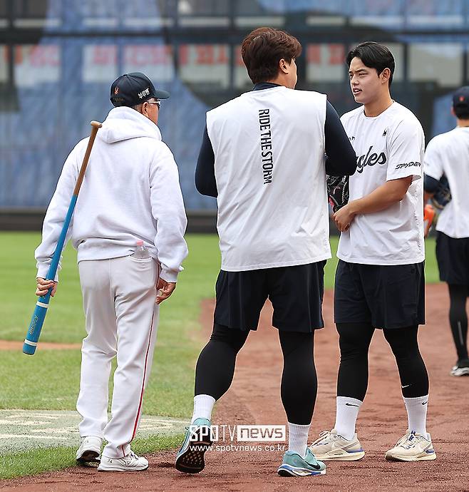 ▲ 김경문 감독은 3차전 선발로 류현진을 암시하면서 4차전 선발은 여지를 열어뒀다 ⓒ곽혜미 기자