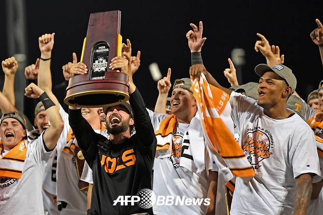 토니 비텔로(왼쪽에서 두 번째) 테네시대학 감독. /AFPBBNews=뉴스1