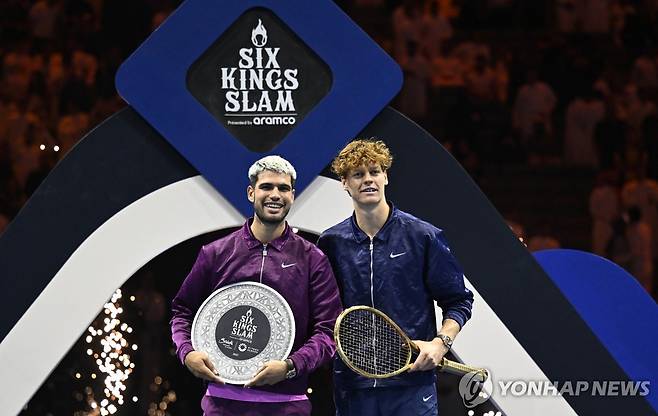 우승한 신네르(오른쪽)와 준우승 알카라스 [EPA=연합뉴스]