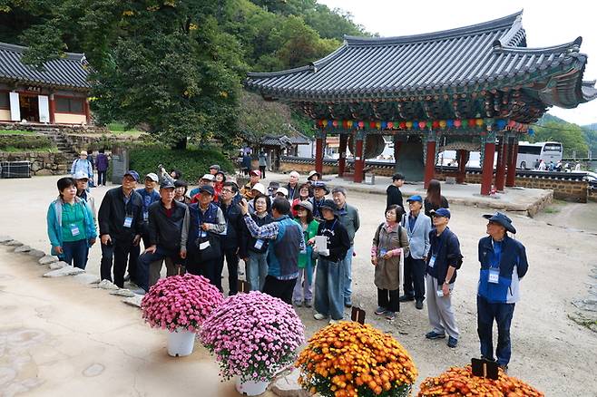 ▲ 17일 2025 포항문화포럼 '포항의 불교미술사' 2일차 현장답사가 오어사에서 진행되고 있다. 독자 제공