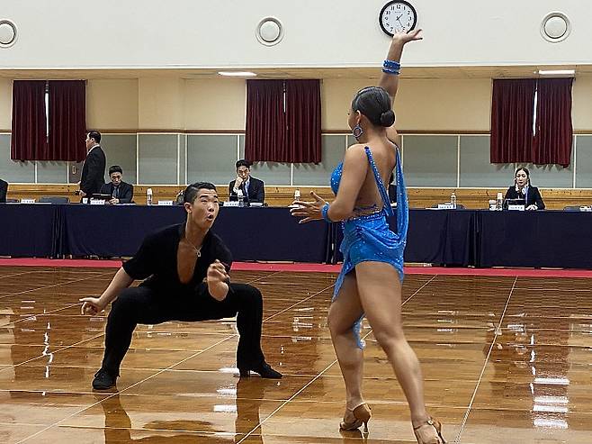 제106회 전국체육대회에서 댄스스포츠 고등부 차차차와 자이브에 출전해 2관왕을 달성한 전남선발 이재현·이재령 조모습. 전남도체육회 제공