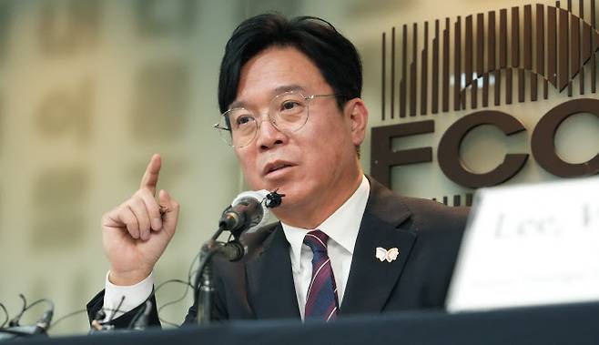 김영훈 고용노동부 장관이 서울프레스센터에서 열린 외신기자 초청 간담회에서 발언하고 있다.(사진=고용노동부)