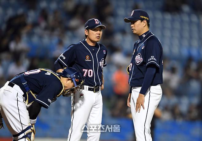 2019년 두산 투수코치 시절 김원형 감독(가운데). 대전 | 최승섭기자 thunder@sportsseoul.com