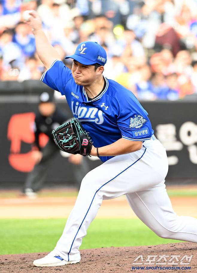 19일 대전한화생명볼파크에서 열린 삼성과 한화의 PO 2차전. 삼성 선발투수 최원태가 역투하고 있다. 대전=허상욱 기자wook@sportschosun.com/2025.10.19/