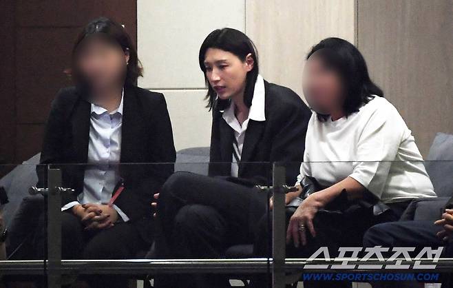 김연경은 스카이박스에서 경기를 지켜봤다. 흥국생명 어드바이저 신분인 김연경은 매 홈경기마다 현장을 찾을 예정이다. 인천=박재만 기자 pjm@sportschosun.com/2025.10.18/