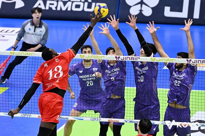 한국전력 베논이 세터와 맞지 않는 호흡에 애를 먹었다. 사진제공=KOVO