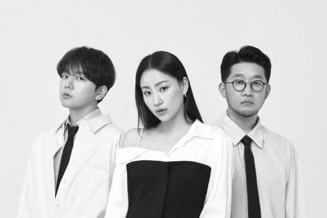 그룹 어반자카파가 11월 3일 오후 6시 EP 'STAY(스테이)'를 발매하고 컴백 할동에 돌입한다./앤드류 컴퍼니