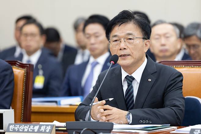 (서울=뉴스1) 이승배 기자 = 박상진 산업은행장이 20일 서울 여의도 국회에서 열린 정무위원회 금융위원회 등에 대한 국정감사에 출석해 의원 질의에 답변하고 있다. 2025.10.20/뉴스1