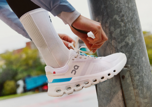 스위스 취리히에 본사를 둔 스포츠 브랜드 온(On)의 운동화에서 '이상한 소음'이 난다는 이유로 소비자들이 집단 소송을 제기했다. 사진=온 홈페이지 캡쳐