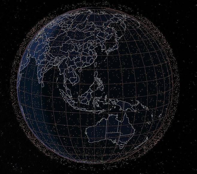 현재 지구 저궤도에서 작동 중인 스타링크 위성은 8600여기다. 스타링크 위성의 궤도 분포도. satellitemap.space