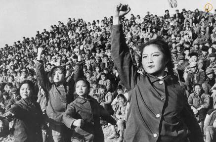 중국의 문화대혁명 시기 홍위병들. 나무위키 캡처