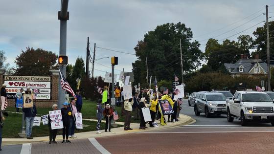 반트럼프 집회가 미국 전역에서 진행된 가운데 18일(현지시간) 메릴랜드 시골 미들타운에서도 시위가 벌어졌다. 강태화 특파원