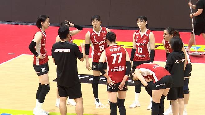 ▲ 훈련 중인 AI페퍼스 선수단의 모습