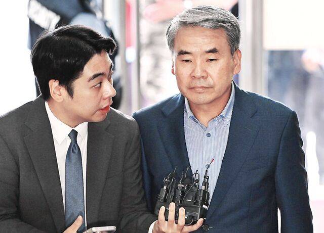 이종섭 전 국방부 장관이 지난달 30일 서울 서초구 채해병 특검 사무실로 출석하고 있다. 특검은 20일 채해병 순직사건 수사외압 의혹과 관련해 이 전 장관에 대해 구속영장을 청구했다. 윤웅 기자