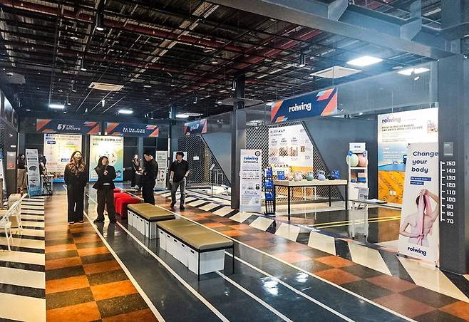 SKL 전시체험관에 진행되는 스포츠 스타트업 개발 제품 전시. 국민체육진흥공단