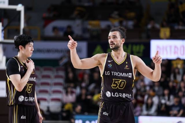 마레이는 “연패는 절대 안 된다는 마음으로 나섰다. 삼성은 강한 팀이며 기술 있는 선수들이 많다. 그런 팀을 상대로 승리해 기쁘다. 또 아들의 생일이었기에 기쁨이 두 배”라고 이야기했다. 사진=KBL 제공