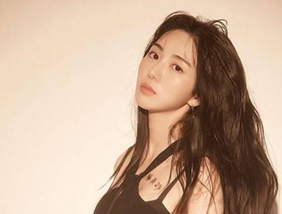 걸그룹 AOA 출신 배우 권민아가 W코리아의 유방암 자선 행사 '러브 유얼 더블유 2025(Love Your W)'를 향해 작심 비판을 쏟아냈다. /사진=권민아 인스타그램