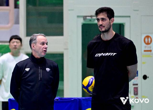 우리카드 아라우조(오른쪽)./KOVO