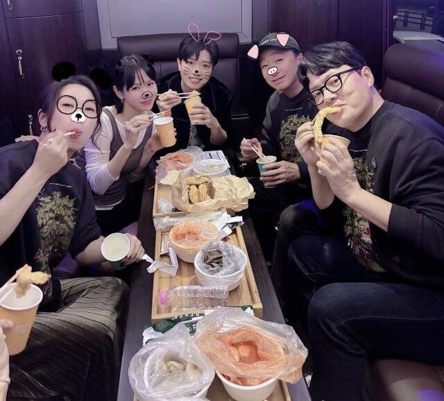 손예진이 '어쩔수가없다'의 무대인사를 마친 후 작별 인사를 건넸다. / 손예진 인스타그램