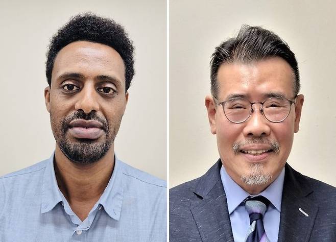 [서울=뉴시스] 사진은 웁셋 메코넨 기르마(Wubshet Mekonnen GIRMA) 연구교수(왼쪽)와 방명걸 교수. (사진=중앙대 제공) 2025.10.20. photo@newsis.com *재판매 및 DB 금지