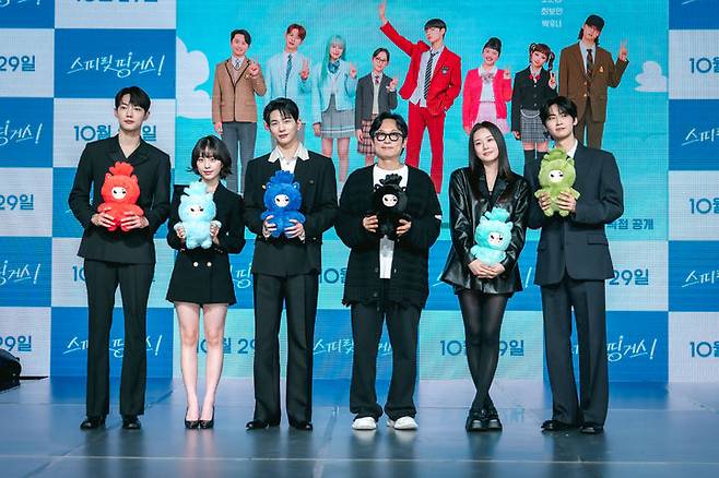 왼쪽부터 조준영, 박지후, 최보민, 이철하 pd, 박유나, 이진혁