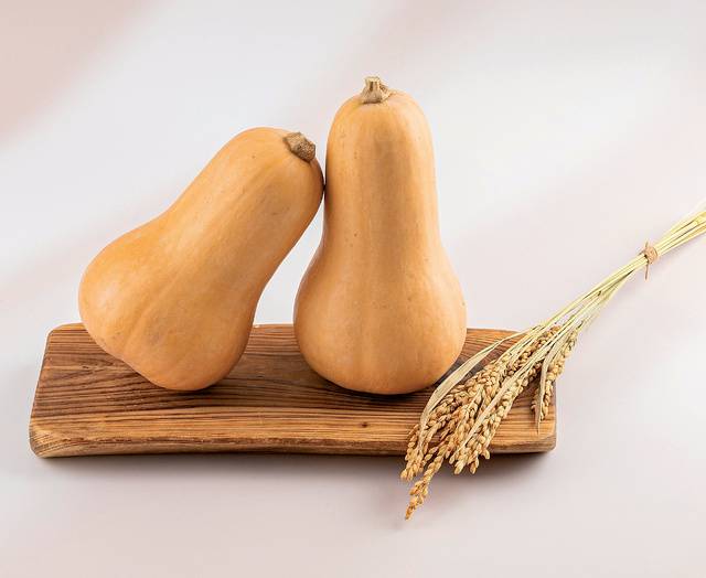 땅콩호박은 열량이 낮고 수분 함량이 높으며 섬유질이 풍부한 건강식품이다.