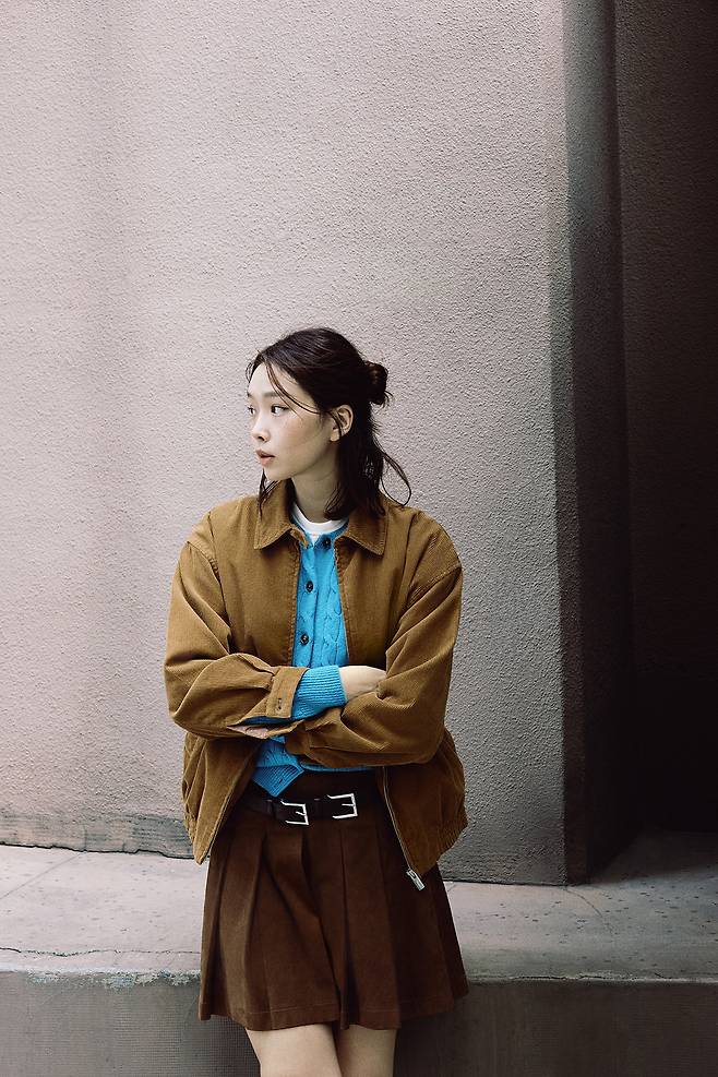 브라운을 활용한 패션 스타일링을 제안한 빈폴레이디스 2025년 가을·겨울 시즌 컬렉션. 사진제공｜삼성물산 패션