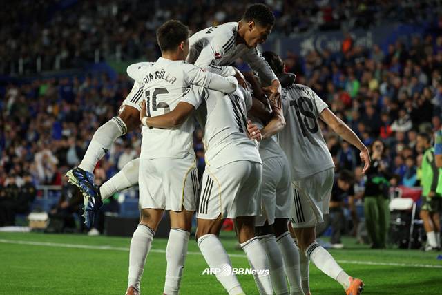 기뻐하는 레알 마드리드 선수단. /AFPBBNews=뉴스1