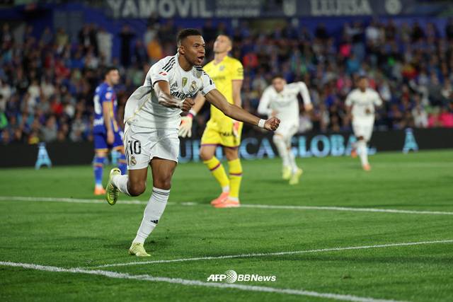 킬리안 음바페의 골 세리머니. /AFPBBNews=뉴스1