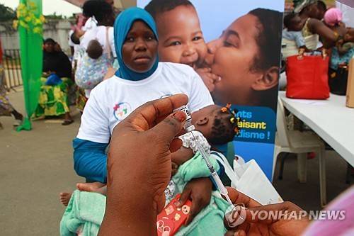 코트디부아르에서 말라리아 예방 백신을 접종받는 어린이  [EPA 연합뉴스 자료사진. 재판매 및 DB 금지]