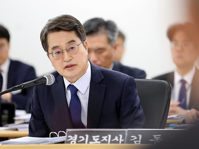 21일 오전 경기도청 4층 율곡홀에서 열린 2025 행정안전위원회 국정감사에서 김동연 경기도지사가 답변을 하고 있다. 사진=경기도청