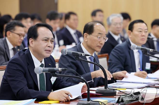 정정래 코레일 사장직무대행(맨 왼쪽)이 21일 한국철도공사(코레일) 대전본사에서 열린 국회 국토교통위원회의 한국철도공사, 국가철도공단, (주)에스알(SR) 등에 대한 국정감사에서 위원의 질의에 답변하고 있다. 2025.10.21/뉴스1 ⓒ News1 김기태 기자