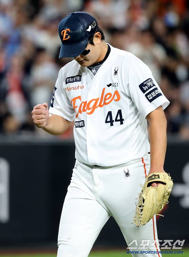 30일 대전한화생명볼파크에서 열린 롯데와 한화의 경기, 연장 10회초 투구를 끝낸 한화 김서현이 기뻐하고 있다. 대전=허상욱 기자wook@sportschosun.com/2025.09.30/