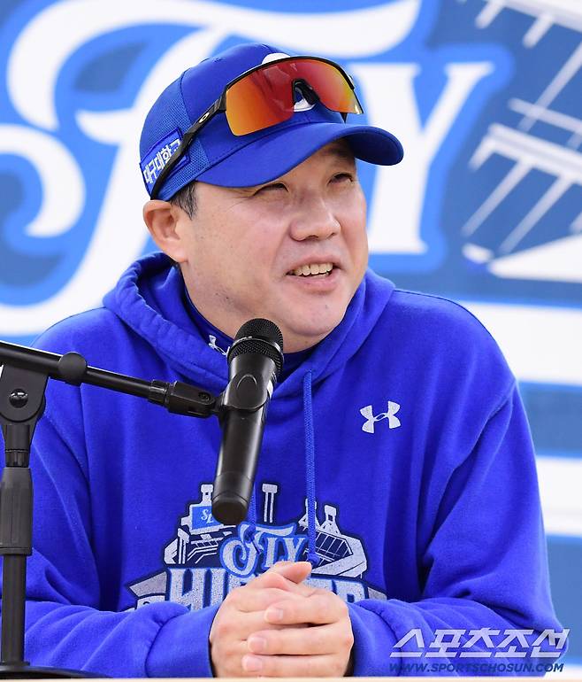21일 대구 삼성라이온즈파크에서 열리는 삼성과 한화의 PO 3차전. 인터뷰하고 있는 삼성 박진만 감독. 대구=송정헌 기자songs@sportschosun.com/2025.10.21/