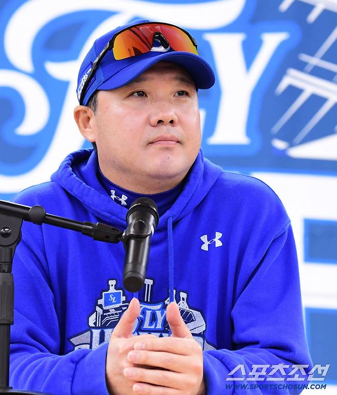 21일 대구 삼성라이온즈파크에서 열리는 삼성과 한화의 PO 3차전. 인터뷰하고 있는 삼성 박진만 감독. 대구=송정헌 기자songs@sportschosun.com/2025.10.21/