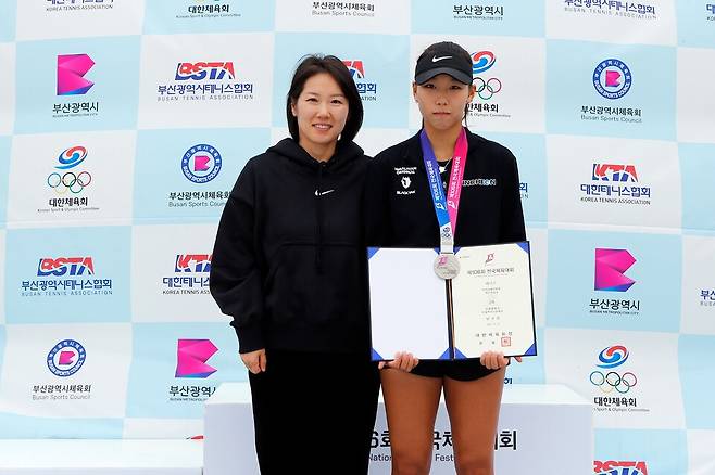 은메달 남규리(인천, 석정여고)와 어머니