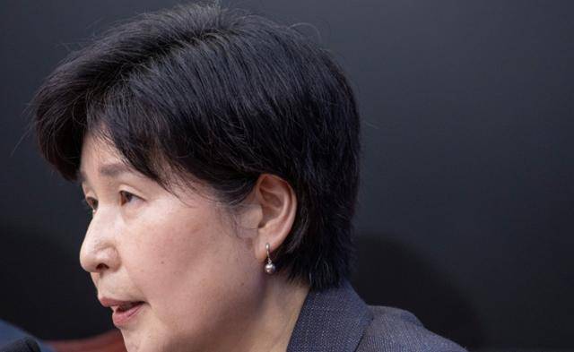 백혜련 더불어민주당 사법개혁특별위원회 위원장이 20일 서울 여의도 국회에서 열린 사법개혁특별위원회 사법개혁안 발표에 참석해 개혁안의 구체적 내용을 밝히고 있다. 연합뉴스