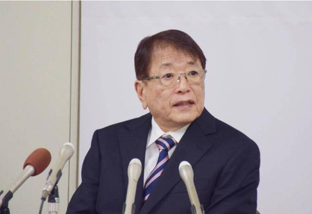 여성 최초로 일본 총리에 오른 다카이치 사나에 자민당 총재의 남편 야마모토 다쿠 전 의원. 재팬타임스 뉴시스