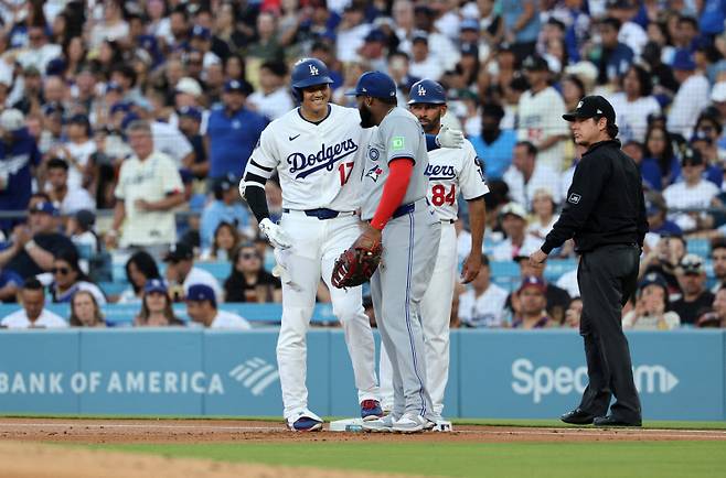 <yonhap photo-3011=""> 2025 메이저리그 월드시리즈는 NL 챔피언 LA 다저스, AL 챔피언 토론토 블루제이스의 맞대결이다. 슈퍼스타 오타니와 블라디미르 게레로 주니어의 맞대결에 시선이 모인다. Kevork Djansezian/Getty Images/AFP (Photo by KEVORK DJANSEZIAN / GETTY IMAGES NORTH AMERICA / Getty Images via AFP)/2025-08-09 12:13:30/ <저작권자 ⓒ 1980-2025 ㈜연합뉴스. 무단 전재 재배포 금지, AI 학습 및 활용 금지></yonhap>