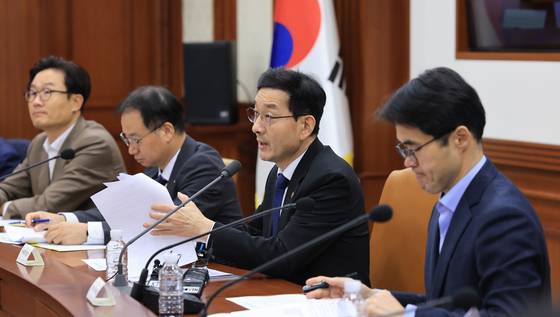 윤창렬 국무조정실장이 21일 서울 종로구 정부서울청사에서 열린 중앙행정기관 감사관회의에서 모두발언을 하고 있다. 뉴스1