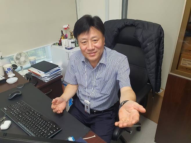 강영성 상무가 신제품 개발 계획을 설명 중이다. 수원=윤현주 기자