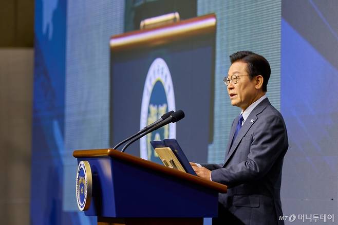 (서울=뉴스1) 이재명 기자 = 이재명 대통령이 20일 경기 고양시 일산서구 킨텍스에서 열린 서울 ADEX 2025(서울 국제 항공우주 및 방위산업 전시회 2025) 개막식에서 축사하고 있다. (대통령실 제공. 재판매 및 DB 금지) 2025.10.20/뉴스1  Copyright (C) 뉴스1. All rights reserved. 무단 전재 및 재배포,  AI학습 이용 금지. /사진=(서울=뉴스1) 이재명 기자