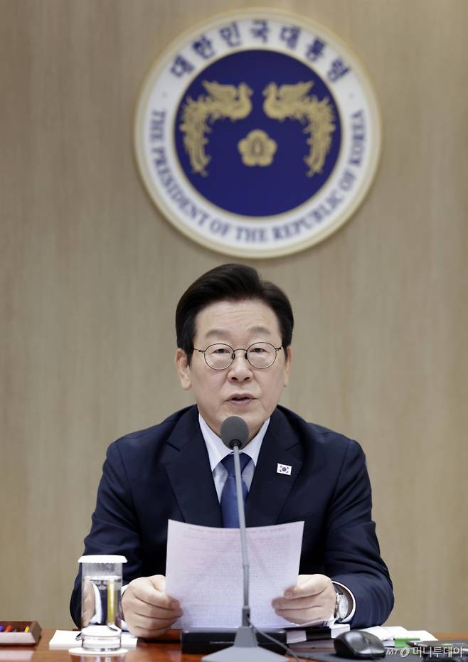 [서울=뉴시스] 최동준 기자 = 이재명 대통령이 21일 서울 용산 대통령실 청사에서 열린 국무회의에서 발언하고 있다. 2025.10.21. photocdj@newsis.com /사진=최동준